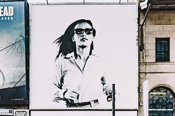 Beneficis d'invertir en cartelleria a Barcelona